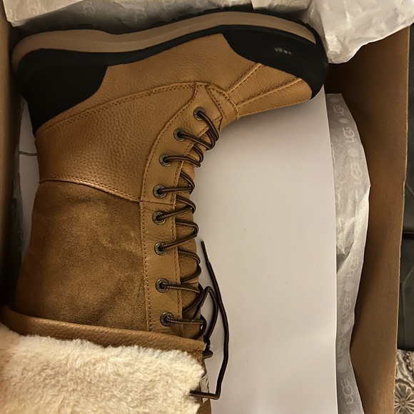 Ugg Adirondack Boots sz 9 - Picture 6 of 6